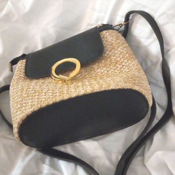 Straw Crossbody Bag Purse Flap-Over Circle Lock Zip 7" X 8.5" Lined Black Trim - Picture 7 of 7